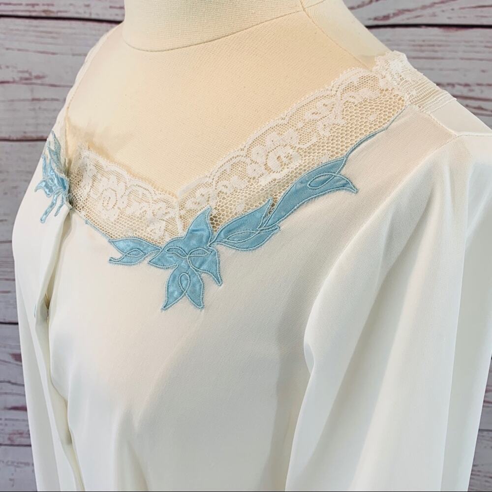 Cream and blue robe vintage button front lace - Picture 9 of 14